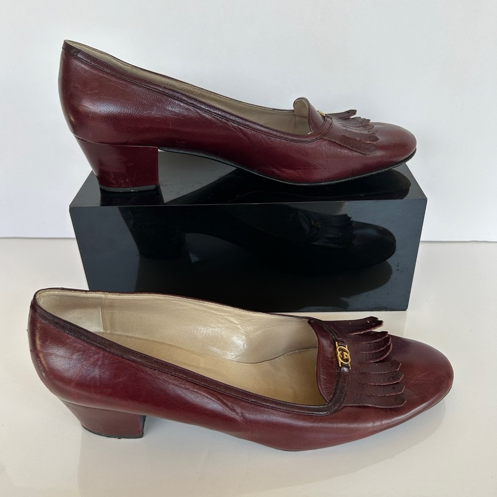 Gucci Vintage Wine Leather Loafer Pump with Fringe and Gold GG Accent size 38/8.